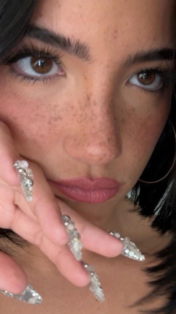 LeaEluiLover14's tweet photo. Charli Damelio Faceporn https://t.co/ie0RVzkoie
