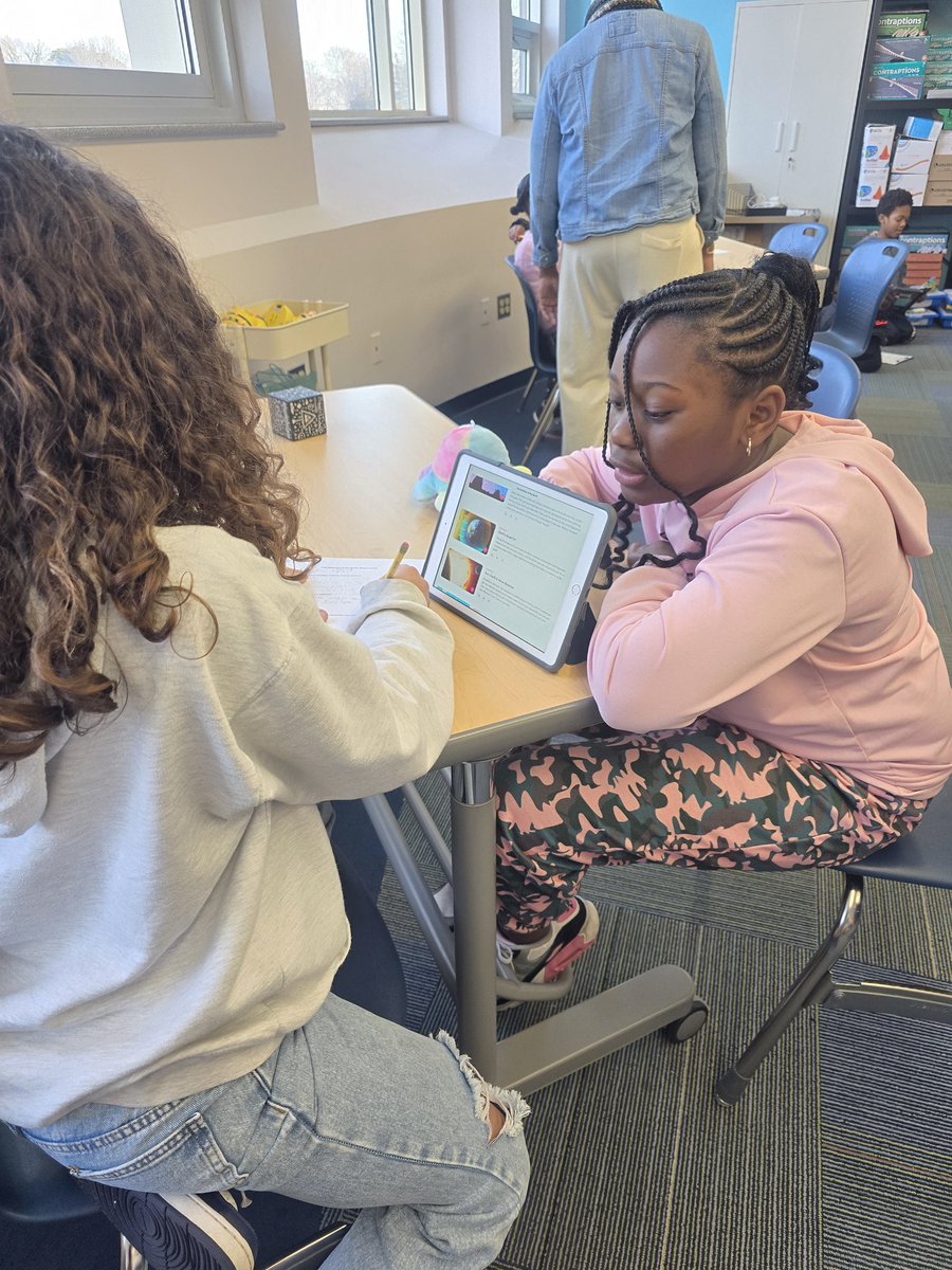 Fourth graders are learning about the Earth, Moon, and Sun with Merge Cubes.  Total engagement happening! <a href="/CPES4LIFE/">College Park Elem</a> <a href="/vbschools/">VBSchools</a> <a href="/mergeedu/">#MergeEDU</a> <a href="/DrManigo/">Dr. Manigo</a> #vbits