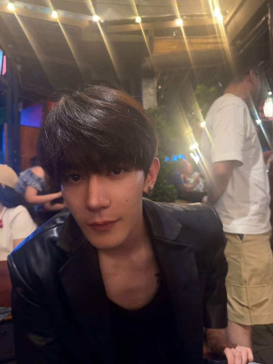 xianguang0104's tweet photo. 250204 #XiaZhiguang weibo update📸

☀️: 😄

He showed off his handsome look during his vacation 🫶 and some delicious food 😋 https://t.co/RBGANpUmOh