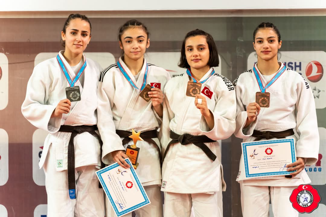 Levent_Tokay's tweet photo. 📌Yunusemre İlçe Gençlik ve Spor 
08-09 Mart 2025 taihinde Antalya da düzenlenecek olan Uluslararası Avrupa Judo Kupasında ülkemizi ve ilimizi temsil edeceklerdir.
Değerli antrenörlerimizi ve sporcularımızı tebrik eder  başarılar dileriz. 
@ozturkyunus45 https://t.co/DHtjuHKktf