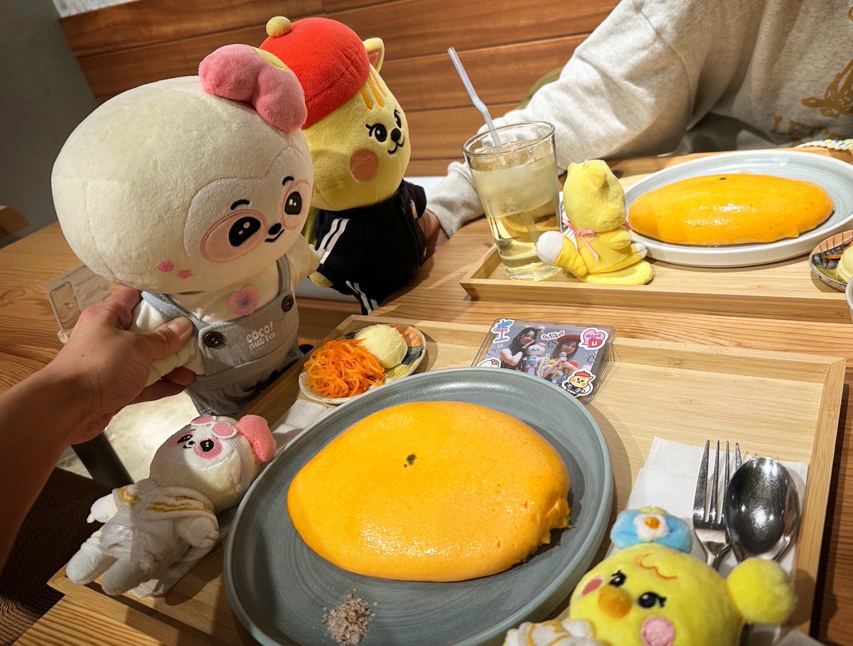 ぺぺりんが王様のブランチでNiziUが食べてたオムライスを予約してくれてリオちゃんのお誕生日に食べることができました🥰こんな綺麗で美味しいオムライスはじめて食べた！
リオちゃんに今日お誕生日おめでとうを直接言えてありがとうと言ってもらえたのも嬉しかった🩵

 #HappyRIOday
<a href="/waninoniwa0716/">旅するオムライス わにのいま</a>