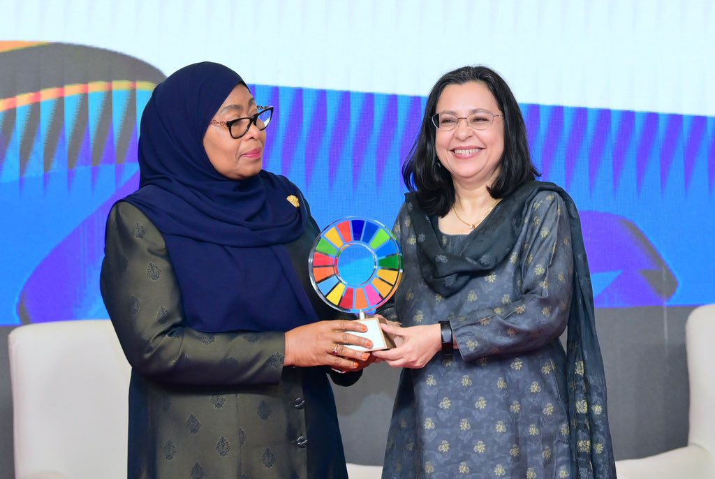 enockdia's tweet photo. Reducing maternal deaths by 80% within two years in a country with  ⬆️2 million births annually is unbelievable. Hon. @SuluhuSamia has delivered remarkable justice in the fight against one of the leading causes of death among Tanzanian women. Well-deserved win  @gatesfoundation https://t.co/fErFPloBs0