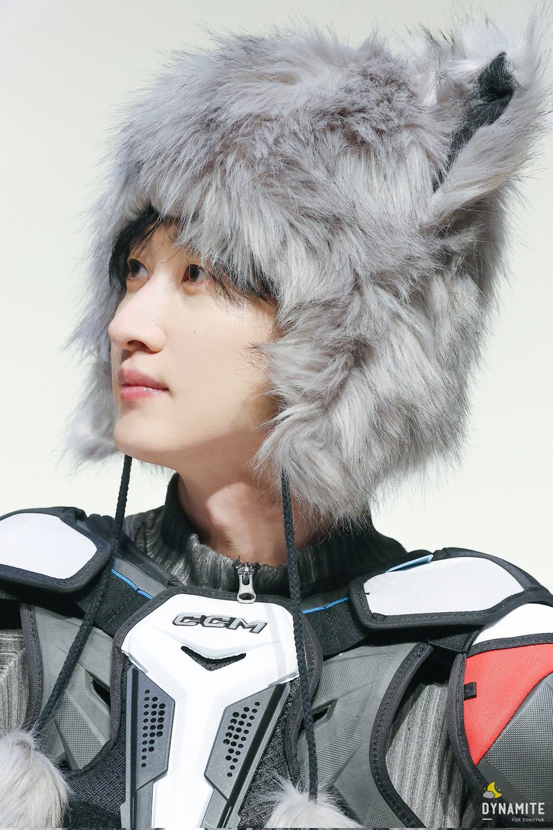 너무나도 귀여운 나의 작은 회색 아기고양이🐈‍⬛🐺(?)

저의 새로운 신인아이돌 같이 보실분🙋‍♂️?
같이 5세대 20년차 신인아이돌 입덕 하실분 구함(0/n)

#은혁 #EUNHYUK #UPNDOWN