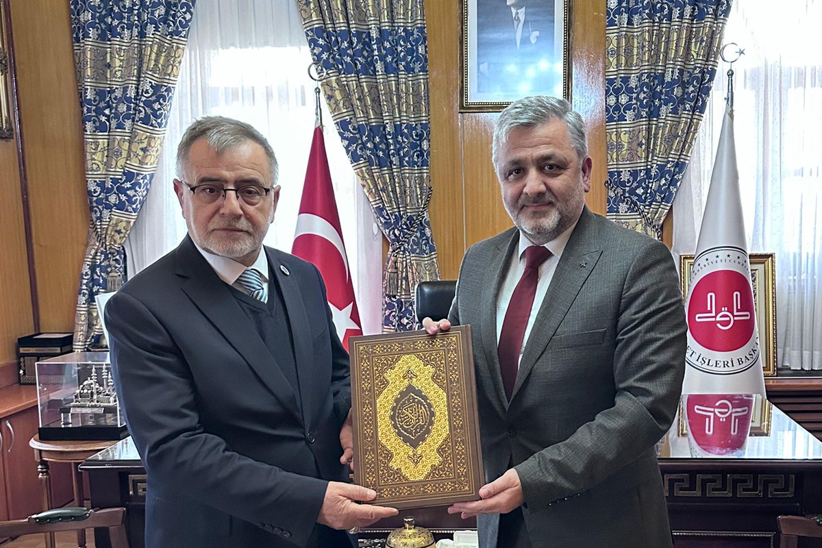 Genel Müdürümüz İzani Turan, İstanbul Fatih İlçe Müftüsü ve Şube Başkanımız Abdurrahman Şenoğlu'nu ziyaret etti. Turan, Vakıf Şubemizin faaliyetleri hakkında bilgi aldı.