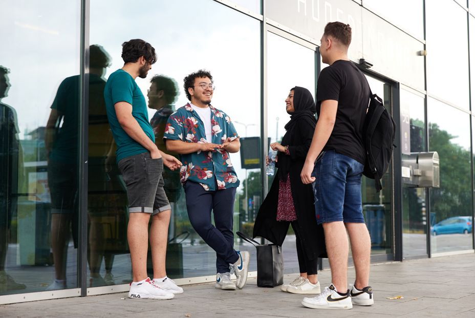 Dat hij iets voor de gezondheid van studenten wilde betekenen, wist René Broek bij wijze van spreken al op zijn eerste werkdag op de Zwolse locatie van het Zone. college nu zeven jaar geleden. "Mijn insteek is simpel: studenten gezonder maken" 
buff.ly/40M1e6w