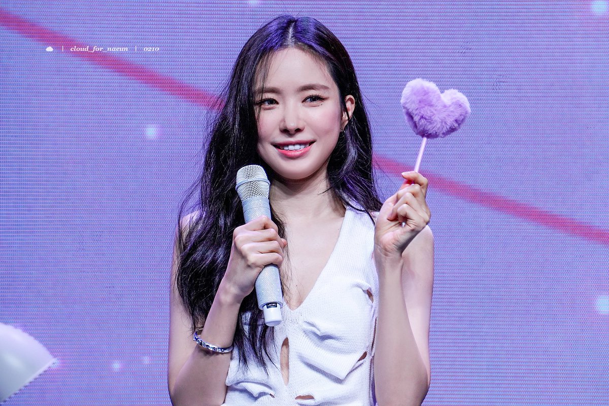 cloud_for_naeun's tweet photo. ٜ ྀི ͚ɞ̴̶̷ ·̮ ɞ̴̶̷ ͚ ྀིᡘ݂❤︎

-
-

250202. 손나은 첫 번째 팬미팅 [Better SonDay]

⊹⁺⸜ @1994marcellasne ⸝⁺⊹

#Better_SonDay #TheNaeunDay 
#손나은 #나은 #naeun https://t.co/BIQte9faDE