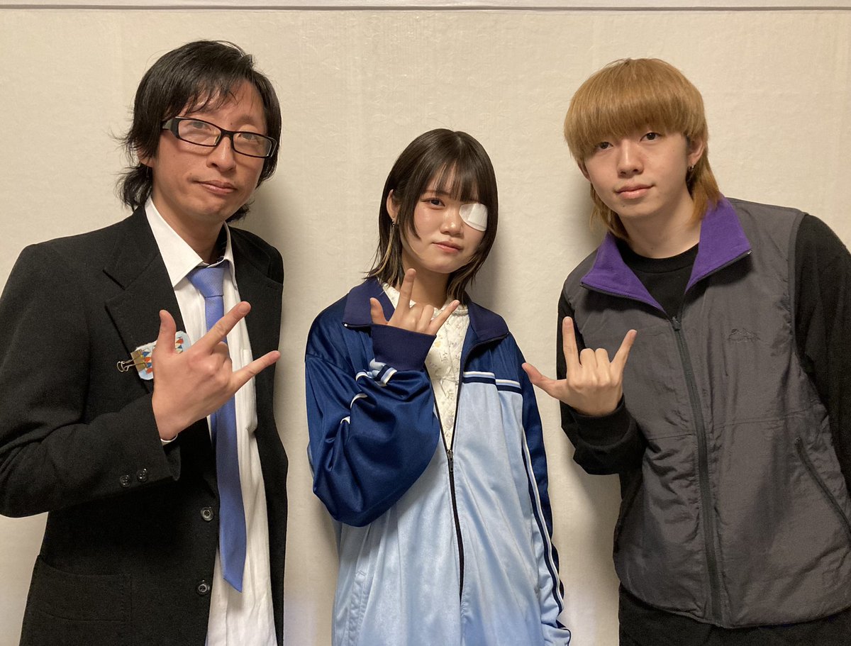 MsJunction's tweet photo. 【収録終了しました🎶】ゲストに『劇団把゜夢』『花咲(はなえみ)』『あおいろの同級生』の皆さんをお迎えした第231回！
メンバー(Gt.Vo.)のはずれ。さん、実は約9、10年前にエムジャン出演経験が笑！
こんな巡り合わせも番組らしさかも😊
ちなみに今日してたネクタイも、
たぶんあの日の…？ https://t.co/Cxq14qoEbb