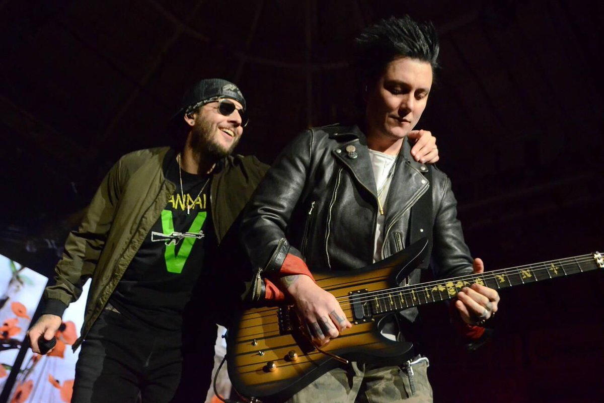 M. Shadows and Synyster Gates onstage at the Resch Center in Green Bay, Wisconsin on The Stage North American Tour - 24th January 2018

📷: Ricky Bassman - <a href="/rickybassman/">Ricky Bassman</a>