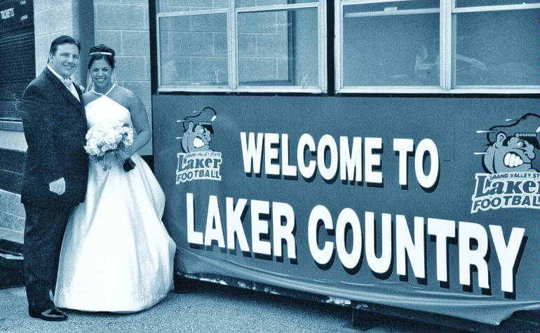 GVSUalum's tweet photo. 🚨GIVEAWAY ALERT: Did you meet your soulmate, lifelong friends, or have a heart-filled experience on campus? Send us a message or leave a comment sharing your Laker love story for the chance to win some GVSU Alumni swag!💙⚓ https://t.co/nyZjZumnb4