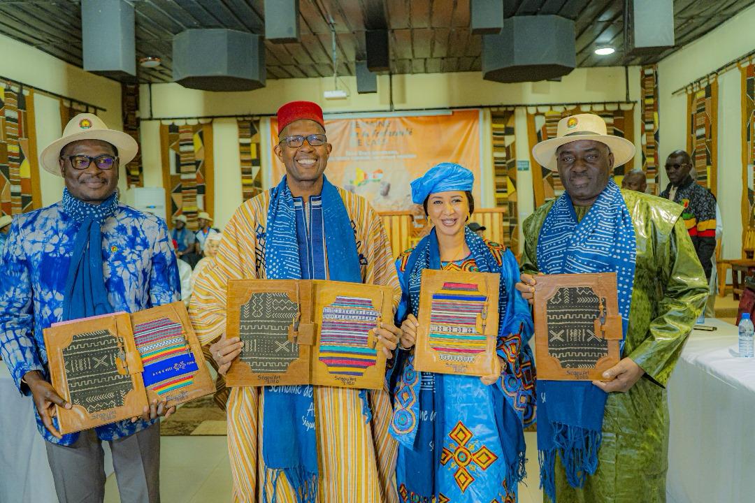 GuisheneMme's tweet photo. #Mali #Ségou #AES
Ce mardi 4 février 2025, au Centre Culturel Kôrè de Ségou, a eu lieu la signature historique de la convention de la politique culturelle commune des États de la Confédération de l’AES, en marge de la Semaine de la Fraternité de l'AES. https://t.co/9zX7P0Gy4F