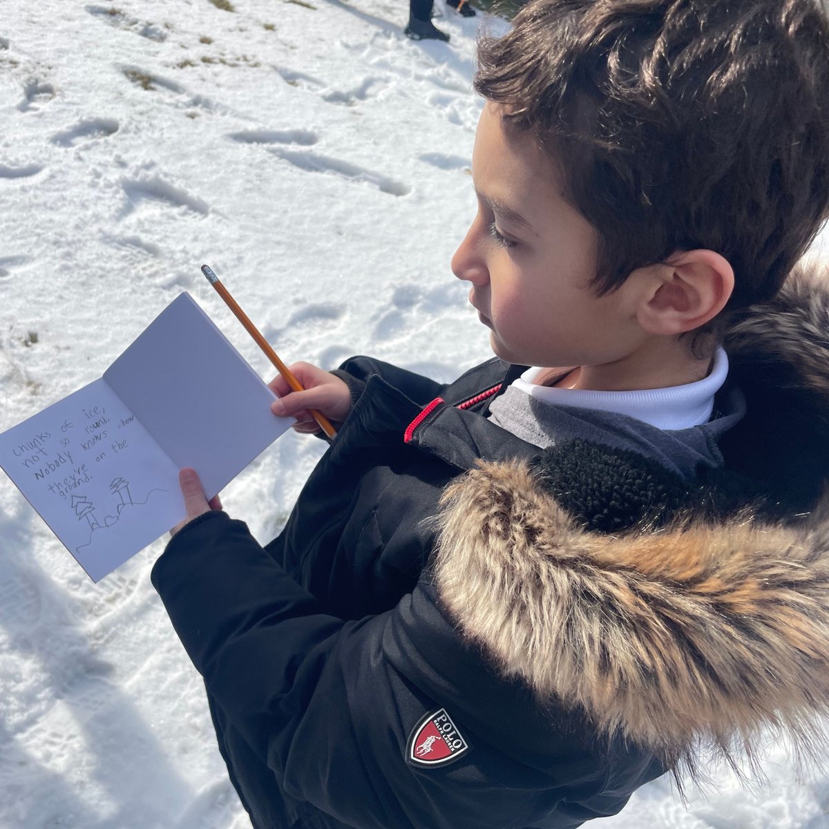 DCDSchool's tweet photo. After reading The Wonder You See by Joanna Gaines, Mrs. Charlton's third graders created “wonder journals” and went on a Wonder Walk to find all the wonders around them. #ExploreMore #Wonder #DCDSAcademics #DCDSFun @joannagaines https://t.co/G6vKCFnEQg