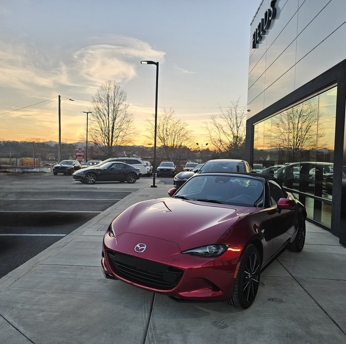 FieldsAuto's tweet photo. Sunsets and sleek rides π
β¨ The #Mazda MX-5 Miata is ready to turn heads and steal hearts at #FieldsMazda #Asheville. Whoβs ready to take this beauty for a spin? Call (828) 761-0111 or visit https://t.co/N2II5gpZTC today! ππ¨ #MazdaLove #Miata #MX5 #MazdaMX5 #DriveTheDifference https://t.co/FeVDTpkS0f