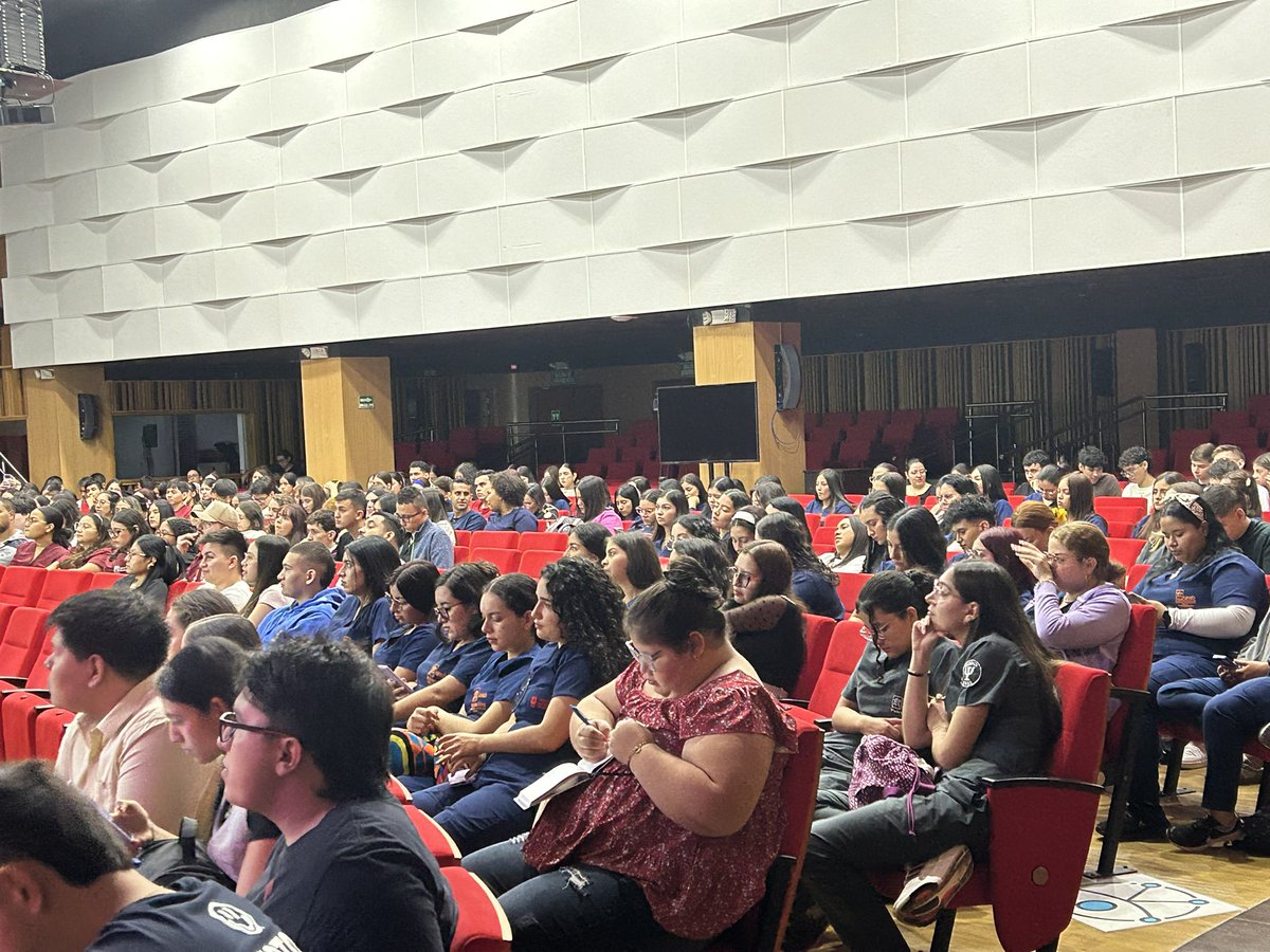 unab_online's tweet image. La #UNAB no solo forma profesionales, sino talentos listos para transformar el mundo . ¡Que esta etapa sea el inicio de grandes oportunidades👏!

 #OrgulloUNAB