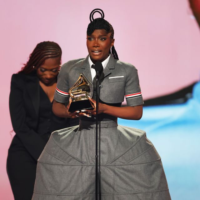 sidebysideff's tweet image. Наши топ 3 квир-момента Грэмми 2025:

🐊 Доичи (открытая бисексуалка) выиграла «лучший рэп-альбом» 
🏆 St. Vincent поблагодарила свою жену и дочь во время награждения 
🩷 Чаппелл Рон стала лучшей новой исполнительницей