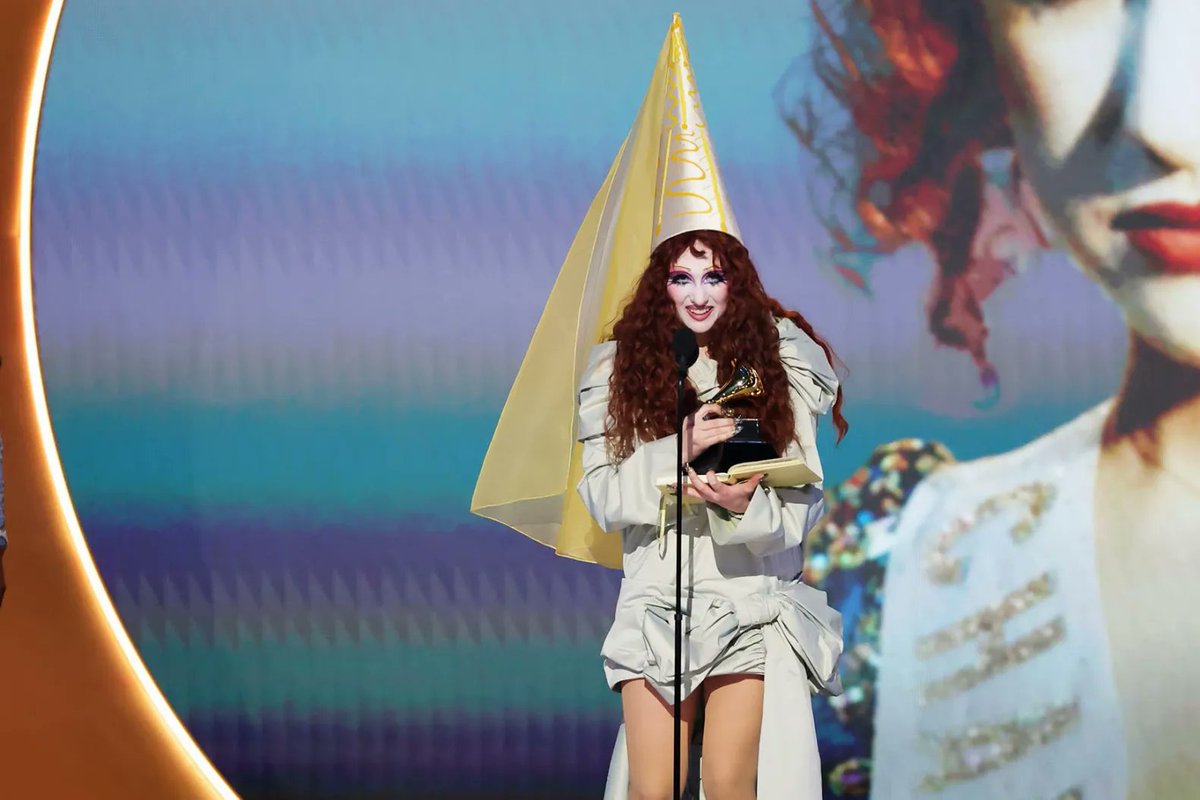 sidebysideff's tweet image. Наши топ 3 квир-момента Грэмми 2025:

🐊 Доичи (открытая бисексуалка) выиграла «лучший рэп-альбом» 
🏆 St. Vincent поблагодарила свою жену и дочь во время награждения 
🩷 Чаппелл Рон стала лучшей новой исполнительницей