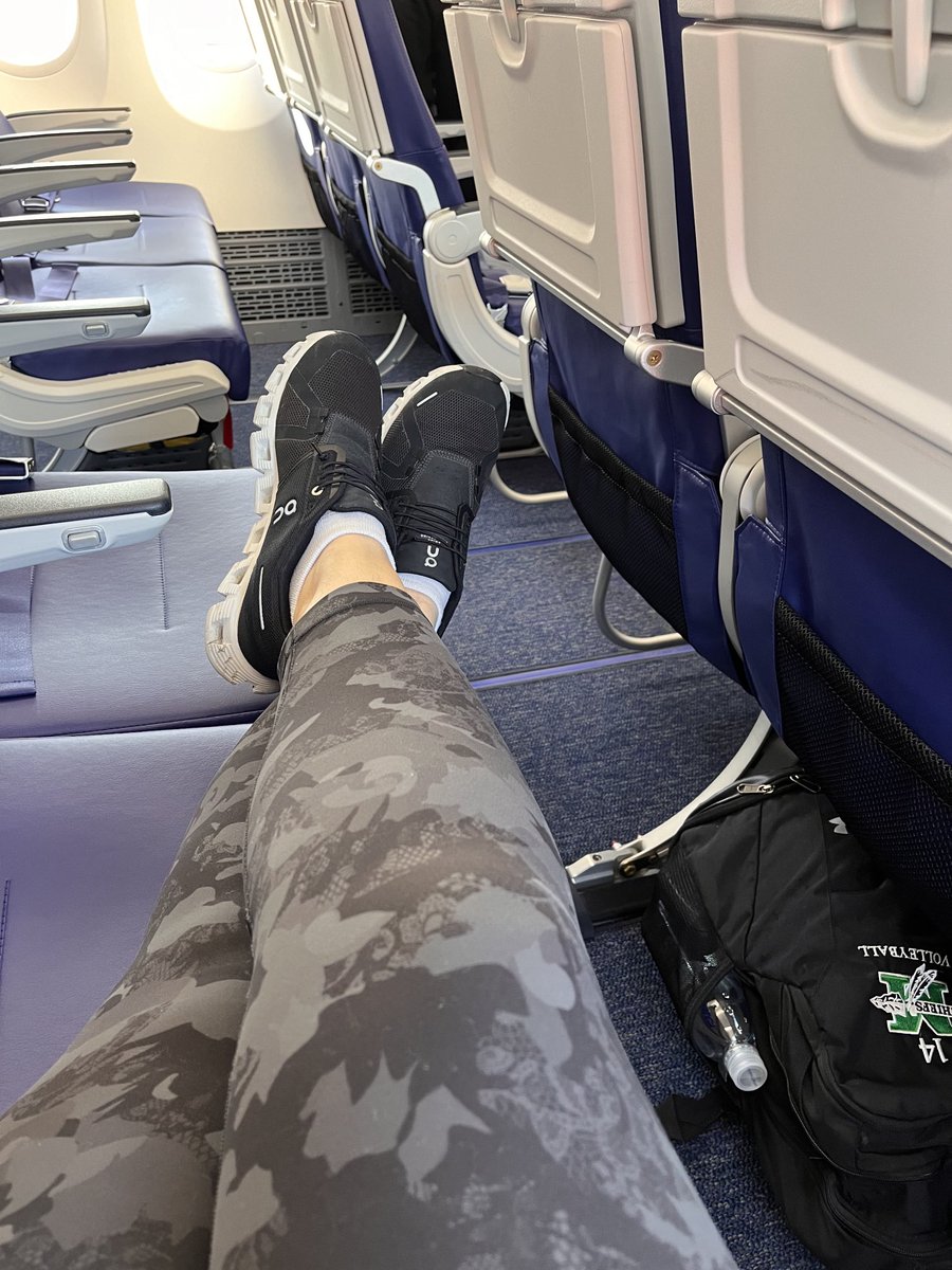 Carib_Dawn's tweet photo. Might not be a high rev flight for @SouthwestAir, but I’m loving the accommodations for this trek into #CLE. If I’ve gotta go to the cold weather, at least I’m getting there safe & comfy! Hey @mishacollins, leg room for the non-celebs! 😉 #IFlySWA #ATL #SkyHi https://t.co/CsTU3KvxA5