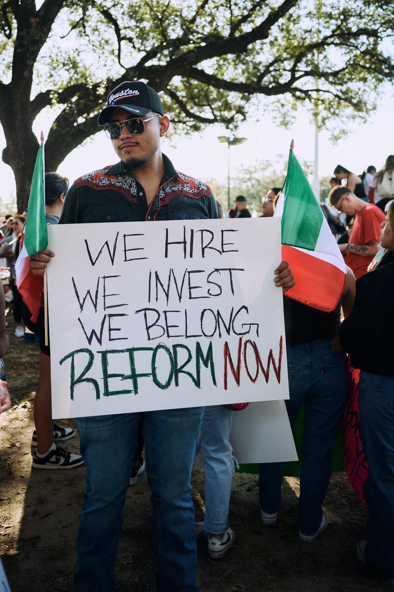 frenchfriesz8's tweet photo. Houston protest #houston #houstonprotest https://t.co/cOQYfsqHs4