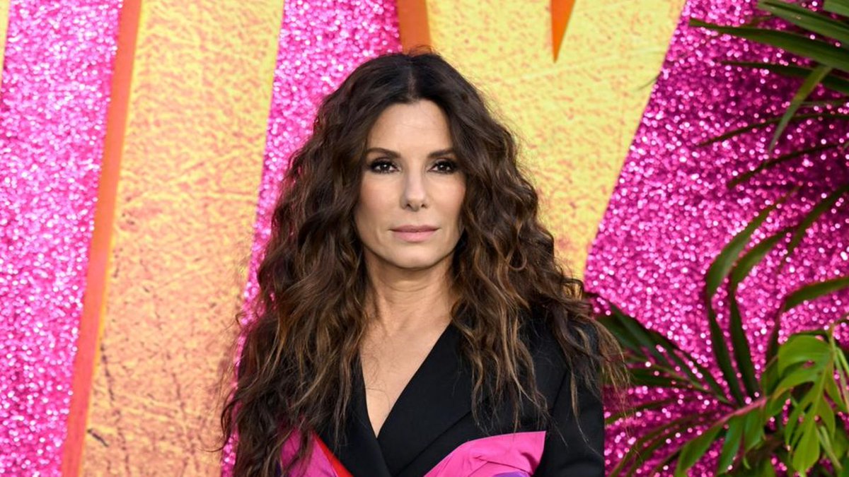 Sandra Bullock hat genug! Die Schauspielerin meldet sich mit einem ernsten Statement zu Wort, in dem sie erklärt, dass sie sich um die Sicherheit ihrer Familie sorge. gala.de/stars/news/san…