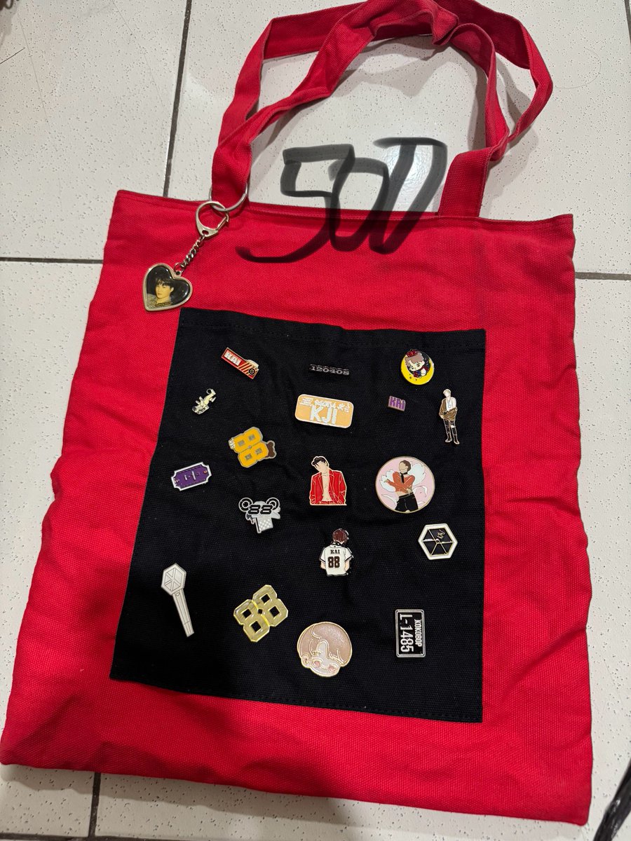 Chochaynim's tweet photo. WTS 

EXO KAI / Kim Jongin Tote bags

Please manage your expectations. These bags are mostly embroidered but need laundry nakatago lang sa baul. The red one selling all the pins (official and fanmade mix yan) DM me. Thanks! https://t.co/qsKZcWGmCd