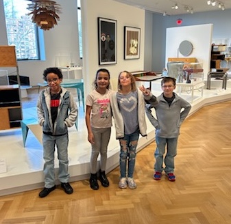 WestMifflinArea's tweet photo. A group of @WMMiddleSchool students recently visited @CarnegieMNH for a fun and informative day!
The students toured the gem section, dinosaur and Ice Age exhibits, met a paleontologist cleaning fossils and learned about their preservation. #WMASD @PADeptofEd @GreatPASchools https://t.co/IwmyNSD7Dk