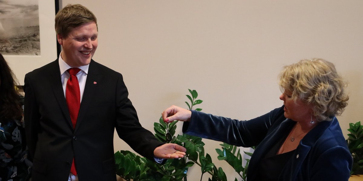 Norway MFA (@norwaymfa) on Twitter photo A warm welcome to <a href="/AsmundAukrust/">Åsmund Aukrust</a>, Norway’s new Minister of International Development. Åsmund Aukrust succeeds Anne Beate Tvinnereim, who gave him a key chain with the #SDGs during the handover ceremony. A warm welcome to <a href="/AsmundAukrust/">Åsmund Aukrust</a>, Norway’s new Minister of International Development. Åsmund Aukrust succeeds Anne Beate Tvinnereim, who gave him a key chain with the #SDGs during the handover ceremony.