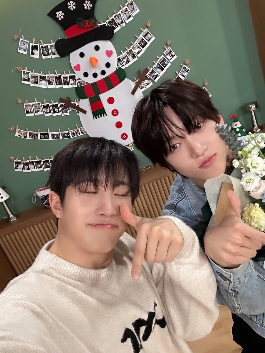 nakamden's tweet photo. ✯ https://t.co/23bRW2rw4Q | It’s DJ Kammy’s graduation! This is my last live broadcast with Jinjin hyung, and honestly, it’s hitting me pretty hard. Mondays with the EBS FM 아이돌 한국어 team have been such a highlight – I’m so grateful for all the fun we’ve had. https://t.co/vNWX2BRqZF