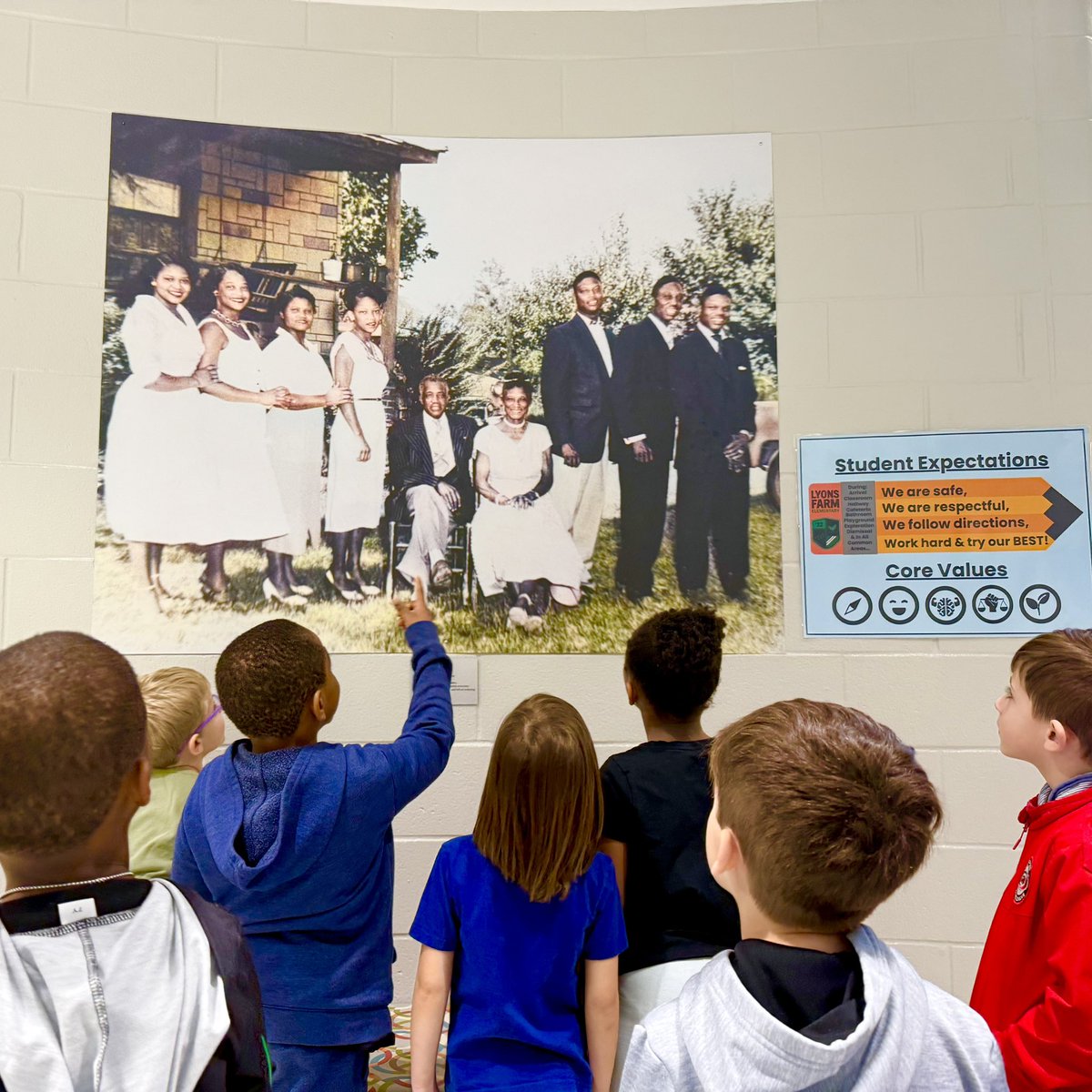 This morning, I found Ms. Willie’s Kindergarten class in our rotunda learning about the Lyon Family in preparation for our Day with the Lyons celebration on Feb. 21‼️Family members from all over will join us to be honored and celebrated by students across all grade levels🙏🏾