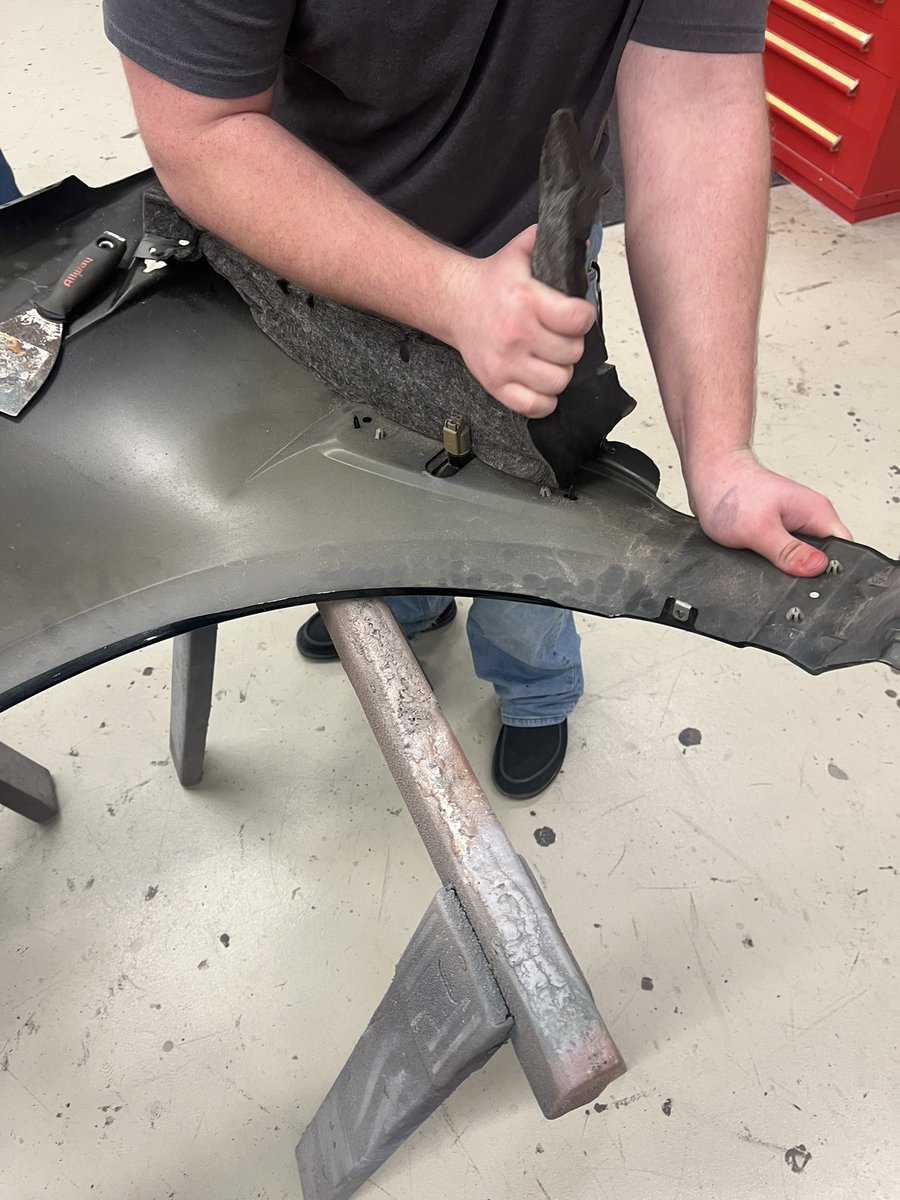 KphsAuto's tweet image. KPHS collision repair students hard at it before the break. 

@HumbleISD_CTE 
@HumbleISD_KPHS 
@HumbleISD 
@I_CAR_Education
