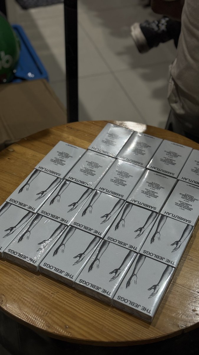 silahkan dilarisi kasetnya <a href="/TheJeblogs/">The Jeblogs</a> || yg klaten bisa merapat <a href="/LokalJajan/">LOKAL SPACE</a> <a href="/synthesis_store/">IG: synthesis_store</a> dan Bukan Toko Besi (Jatinom)