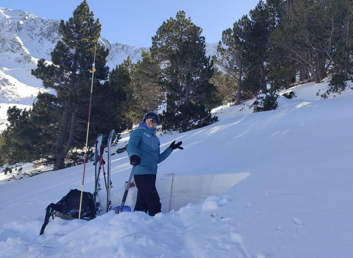 Sopresa després de fer un test de compressió (CT) en què la capa feble col·lapsa mentre aïllem el bloc. Llavors hem fer un test de la columna estesa i la capa feble torna a col·lapsar només aïllant la columna. A què es deu? 👇

ℹ️ ow.ly/5Han50UTbzN

#allaus #ARImuntanya