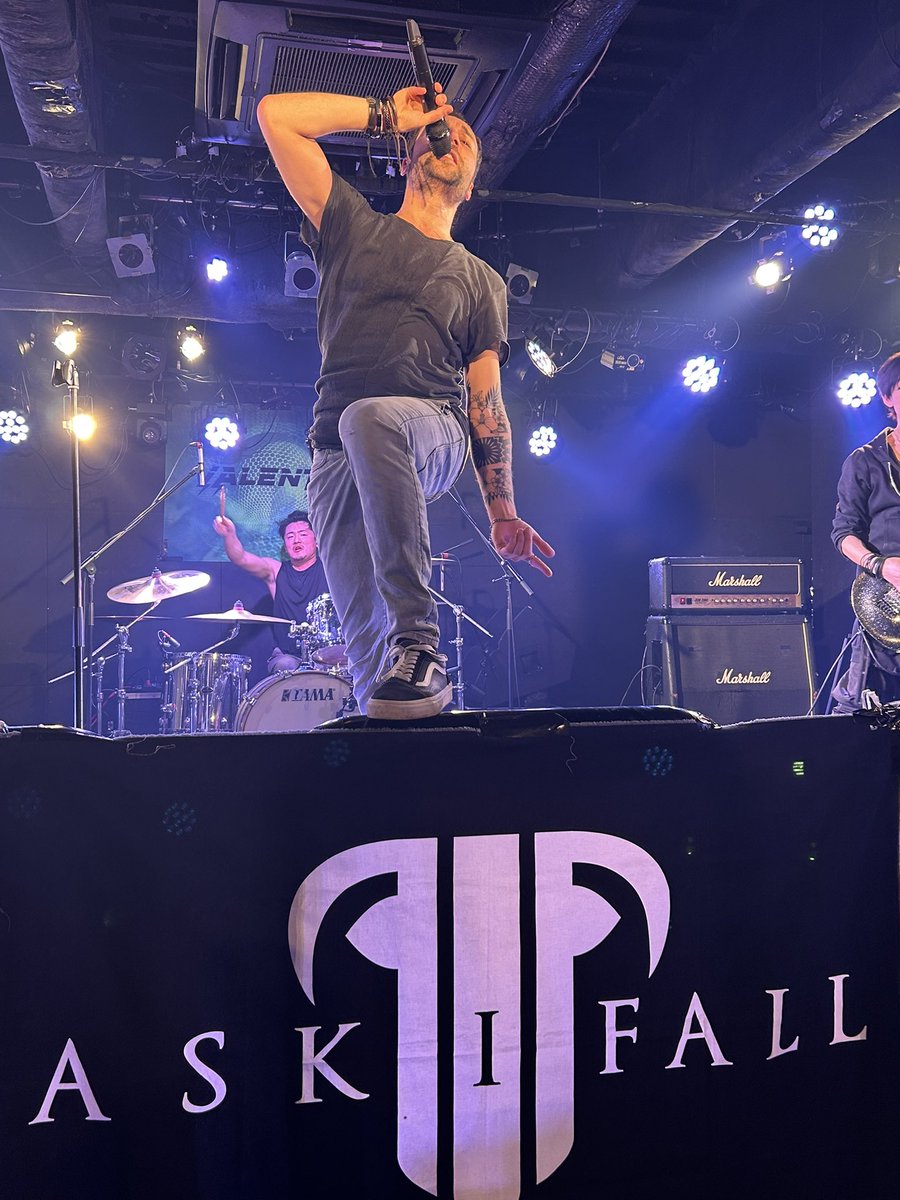 Yuka_McGinty's tweet photo. ライブ行った。
#Askifall https://t.co/mQS0YVdwKl