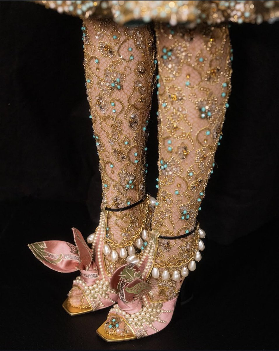LaModeUnknown's tweet image. The embellished tights of ✨Valentino✨ by Alessandro Michele Spring/Summer 2025 Couture. 🪡