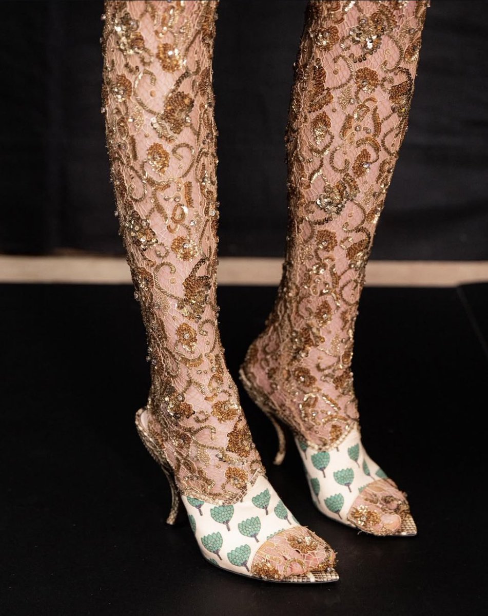 LaModeUnknown's tweet image. The embellished tights of ✨Valentino✨ by Alessandro Michele Spring/Summer 2025 Couture. 🪡