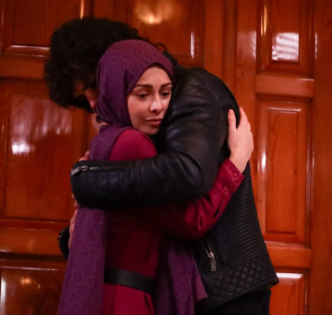 azelyarse's tweet image. Cünzey icin şöyle masum bir sarılma istemiştim amk çok mu Allah'ın belalari gerçi cünzey askerlik arkadaşıydı dimi pardon çok şey istemişim...
#Cünzey #Azel