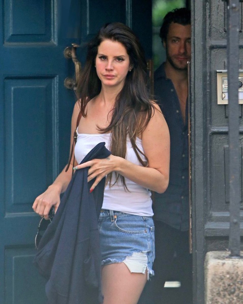 lana del rey leaving her boyfriend's house in new york, 11 years ago today