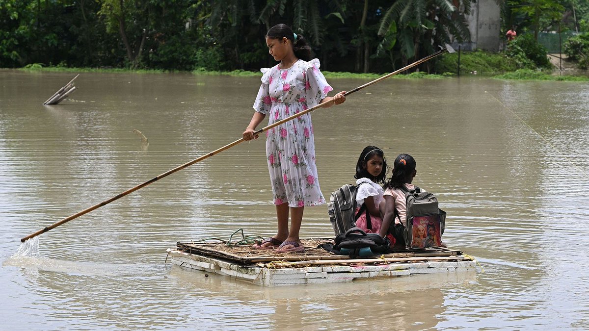 Check out this new article written by PhD student Nazar Khalid, Professors Emily Hannum and Jere Behrman, and Senior Lecturer Amrit Thapa about how more intensive and frequent flooding is affecting young students in India's rural north. 
omnia.sas.upenn.edu/story/india-fl…