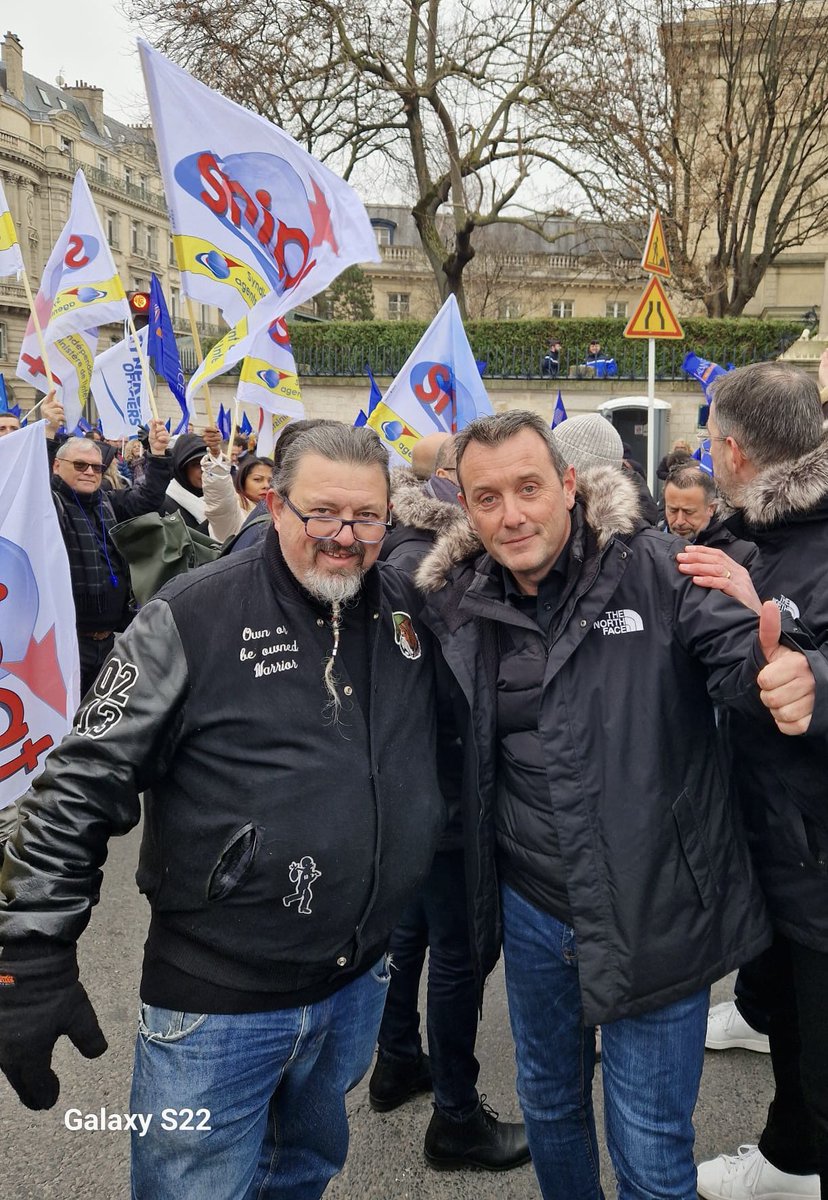 xdepeckersnipat's tweet photo. Le @SNIPATPTS mobilisé devant l'assemblée nationale avec nos partenaires d'@alliancepolice pour faire respecter le statut de la #policescientifique dans le cadre du protocole LOPMI en matière de sécurité et de valorisation.
"Agir maintenant ou subir demain !"
#Budget2025 #SNIPAT https://t.co/cl6PrRsvwP