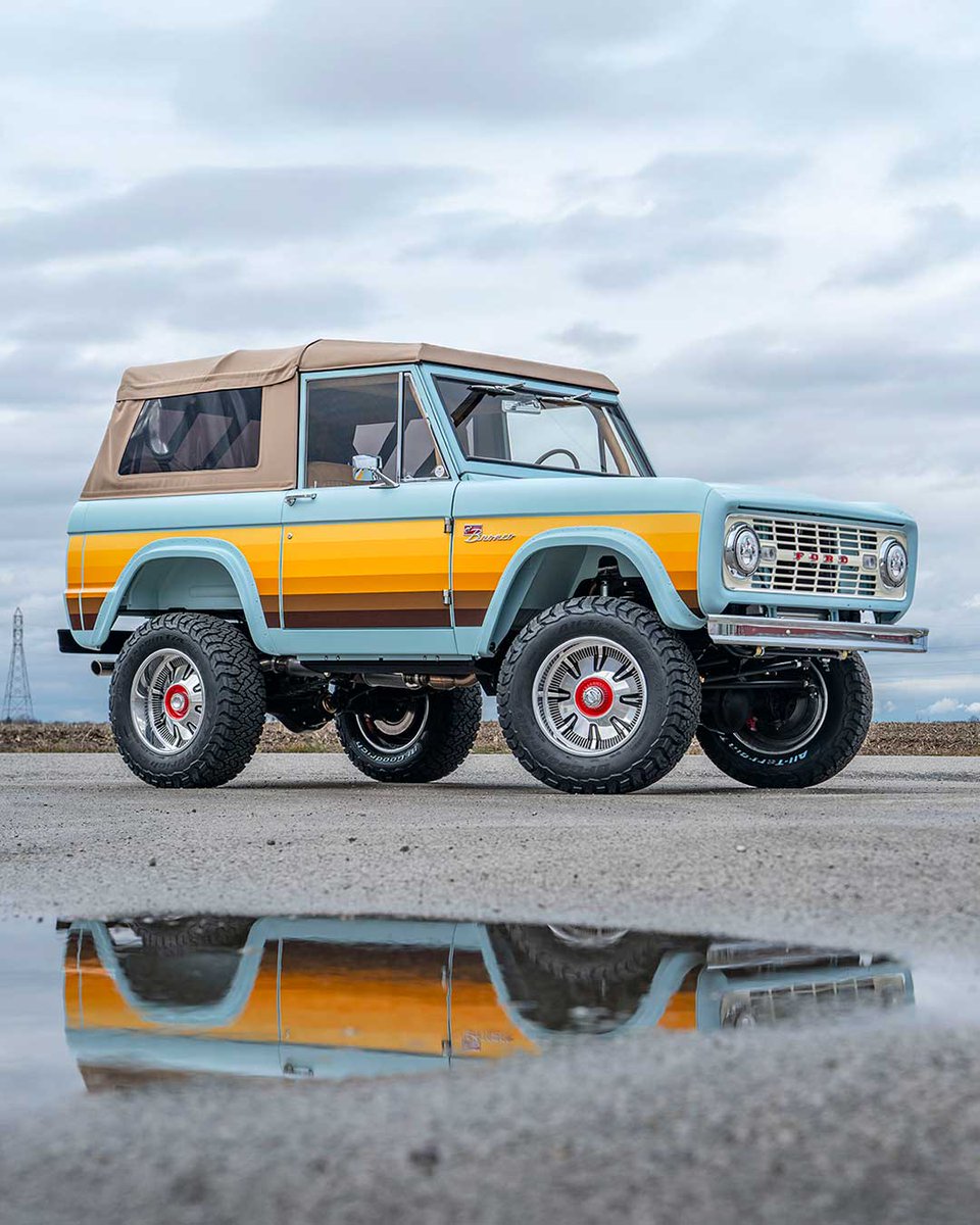 GatewayBronco's tweet photo. Shades of summer.

1966 Coyote Edition™ Gateway Bronco.

#gatewaybronco #dreamstodriveways #fordbronco #earlybronco #classicbronco #classicford #vintagebronco #classiccars #dreamcar #fordsofinstagram #drivetastefully #summer #ombre https://t.co/1niZEqTIMR