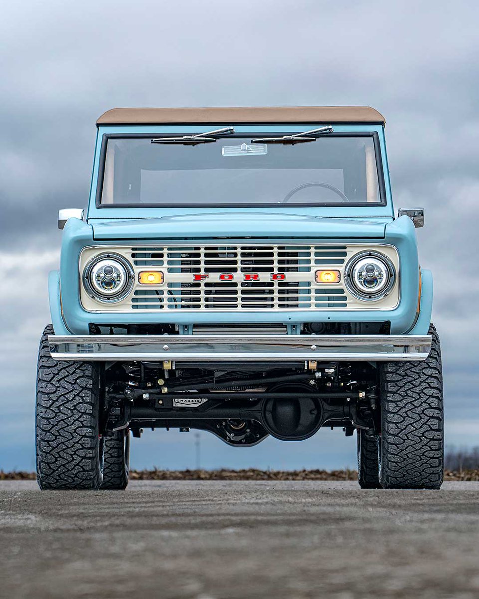 GatewayBronco's tweet photo. Shades of summer.

1966 Coyote Edition™ Gateway Bronco.

#gatewaybronco #dreamstodriveways #fordbronco #earlybronco #classicbronco #classicford #vintagebronco #classiccars #dreamcar #fordsofinstagram #drivetastefully #summer #ombre https://t.co/1niZEqTIMR