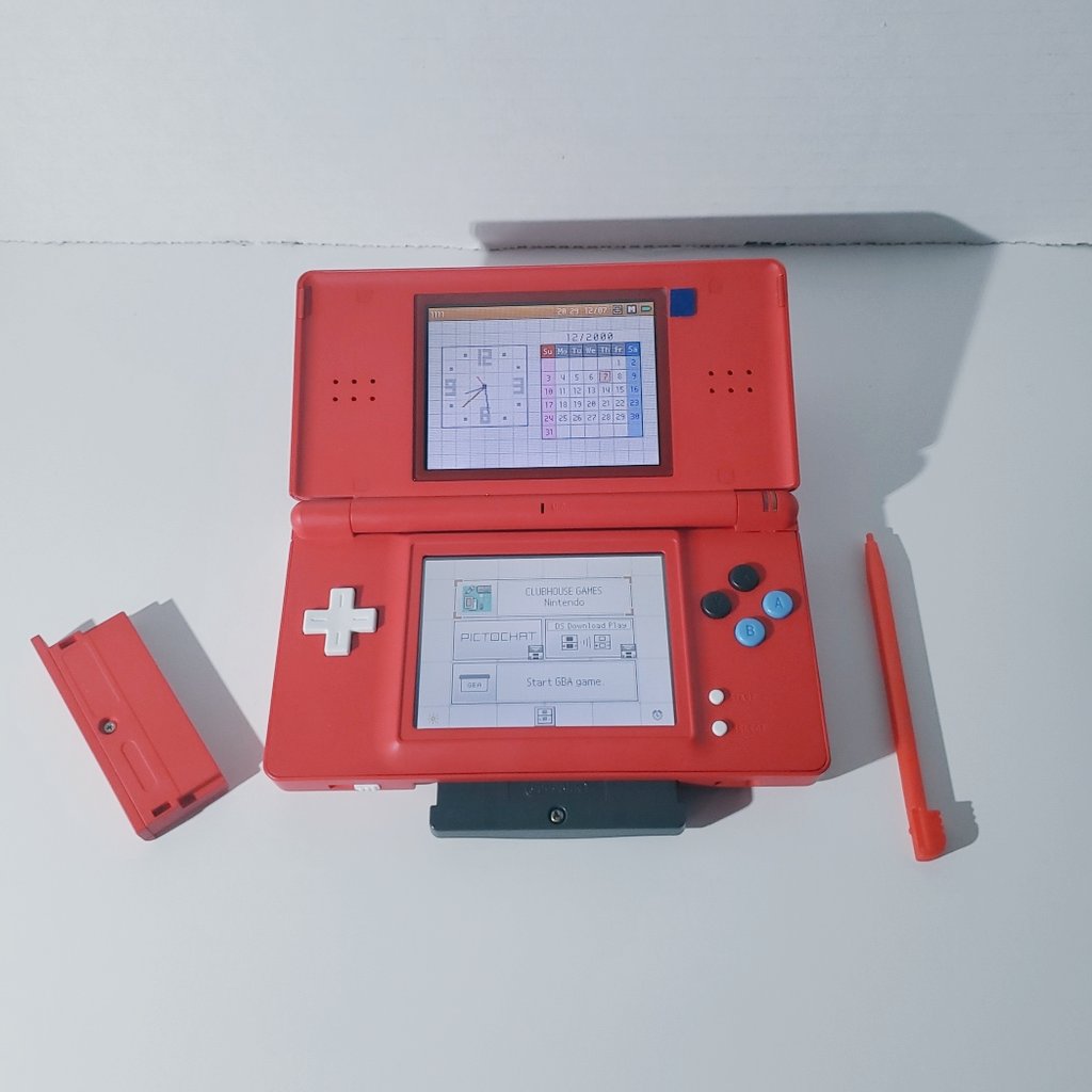 RetroSmd's tweet image. Another DS lite saved from the trash! Thanks @ExtremeRate for the awesome shell!