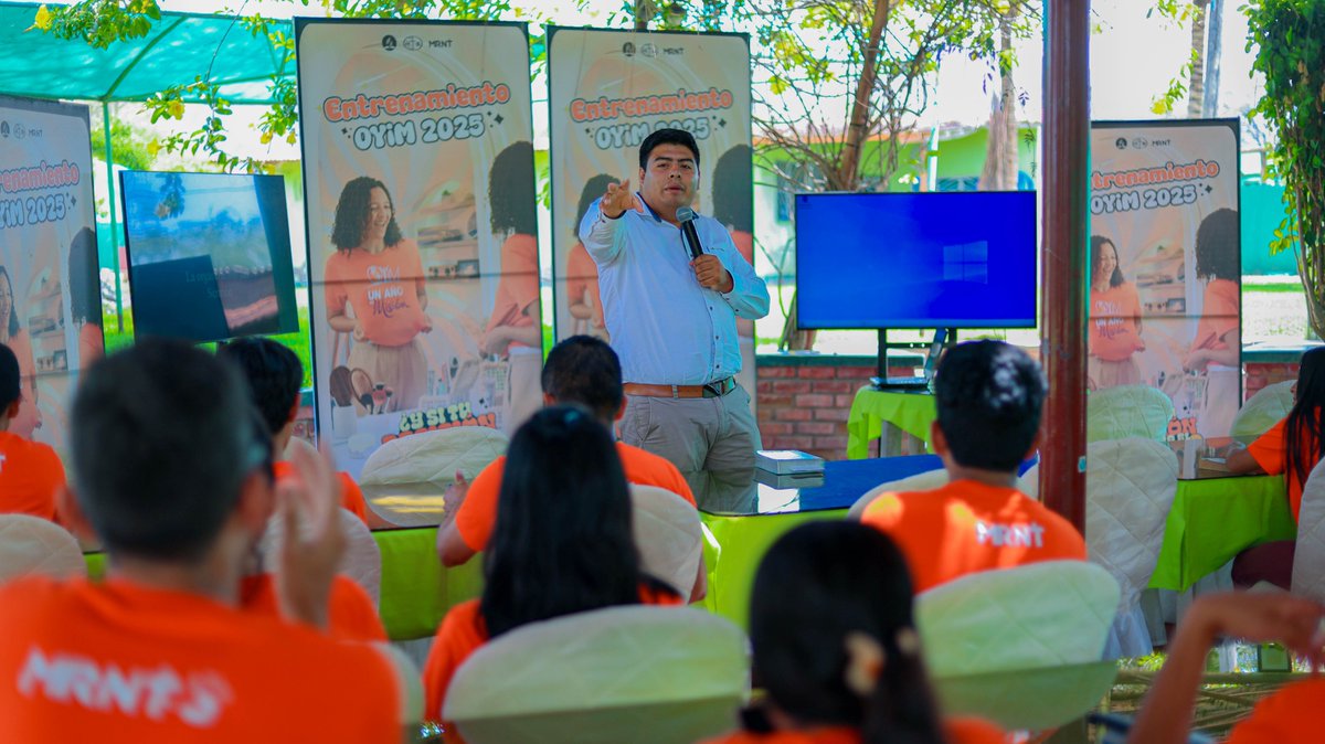 AdventistasMPN's tweet photo. 🗣️📖 El Pr. Abner Núñez brinda claves esenciales para predicar y preparar sermones en la misión. Nuestros jóvenes OYiM se equipan para compartir el mensaje con poder. 🔥🙏 #EntrenamientoOYiM2025 #MisiónPeruanaDelNorte https://t.co/XZZN3nGPwH