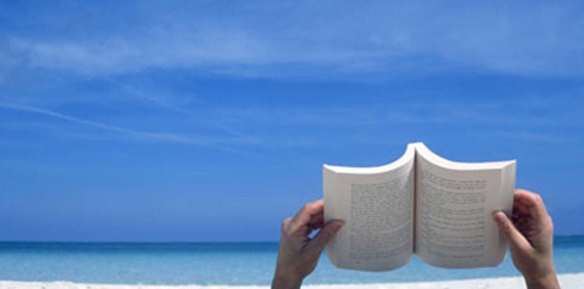 If you enjoy a heartwarming #bookseries, whether you prefer:
☀️ sunny Greek holiday vibes
or...
🎄 cheerful festive community spirit
you can find all my titles on my author page:
amazon.co.uk/stores/Stephan…