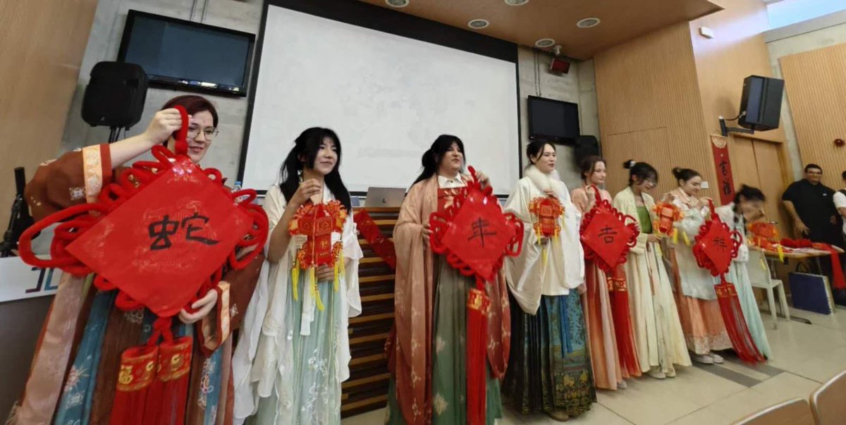ChinaAmbCyprus's tweet photo. Very glad to join Rector Zaphiris @pzaphiri and other friends to attend #SpringFestival celebration organized by Confucius Institute @CyUniTech. Splendid performance of Chinese culture. Great opportunity to increase mutual understanding btw Chinese and Cypriot students. Much more to expect in #China #Cyprus educational cooperation!