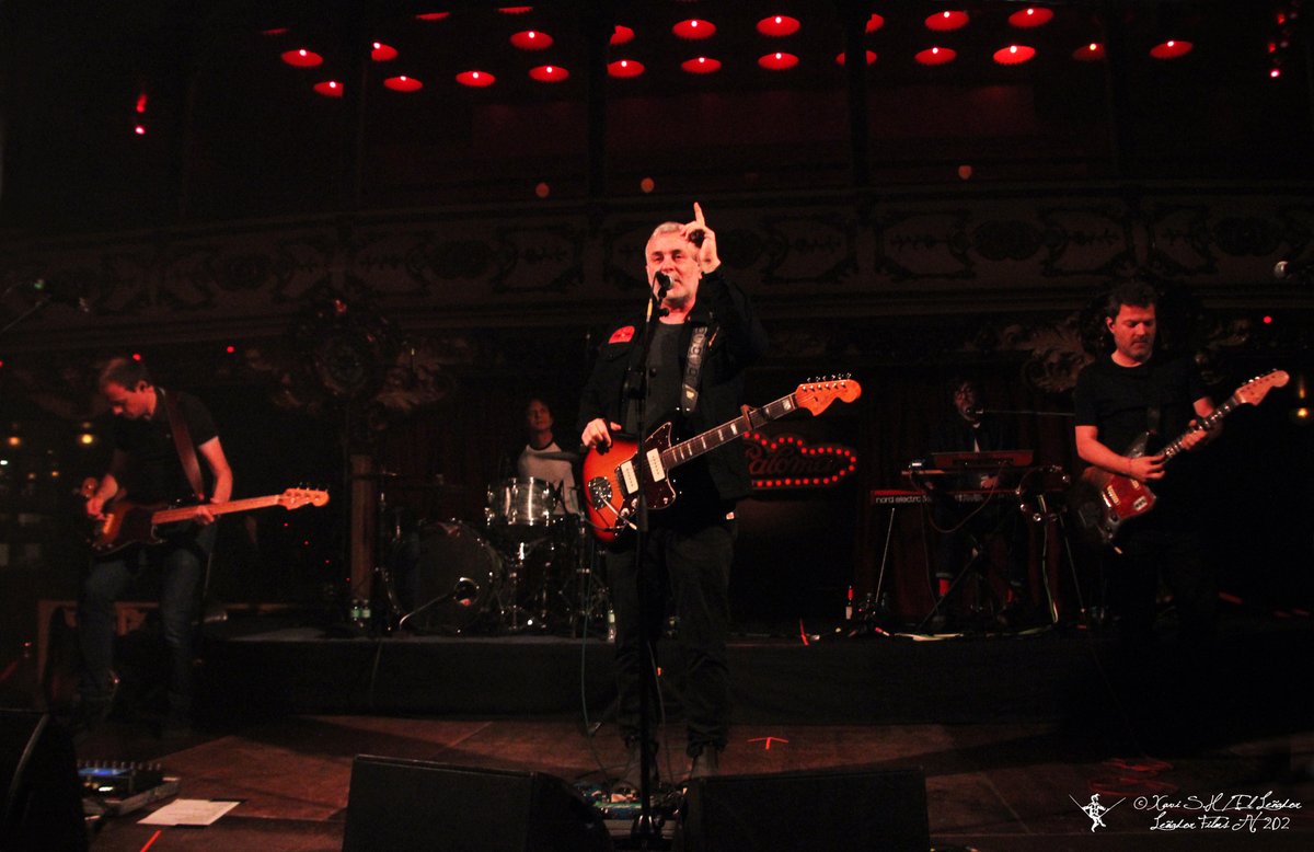 Xavi_Lenador's tweet photo. Las 18 fotos oficiales del concierto de nuestros amados @lahabitacionroj, presentando su último álbum "CREAR", en la mítica sala de Barcelona @lapalomabcn. 

@jorgemartiaguas @PauRocaAvila

Fotos de @Xavi_Lenador para @LenadorFilms TV

@cruillabcn @intromusica_pro @IM_Records_ https://t.co/jmEDJ65ppl