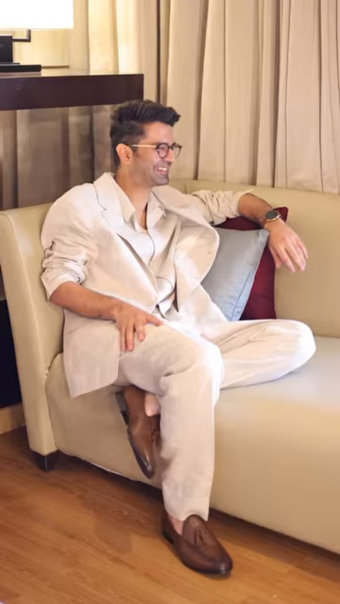You said hot
I heard #BarunSobti