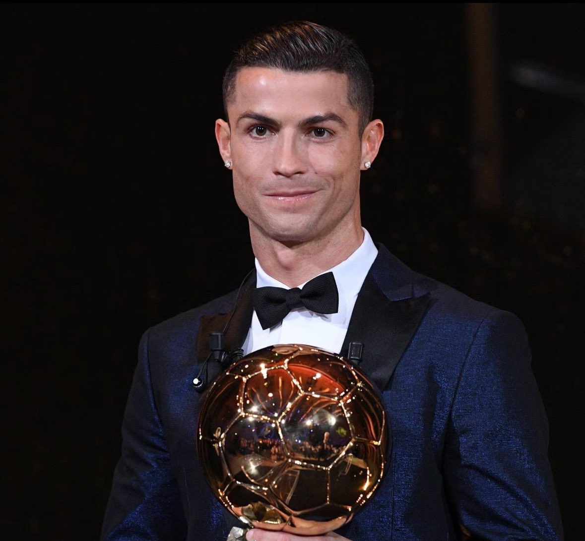 Iucafrench's tweet photo. 🗣️ Cristiano Ronaldo: “I’m the most complete player EVER. To say that Cristiano isn’t complete is a lie..” 🐐 

Do you agree with him? 🤔 https://t.co/8V0CezWJc7