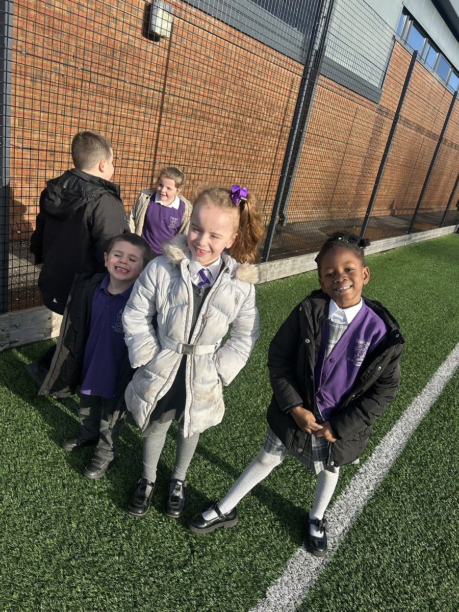 ASP_MissOKeefe's tweet photo. Daily mile followed by “know yourself grow yourself” activity. Lots of important discussions around mental health &amp; improving our mood!🧠 https://t.co/wAOCymDhCj