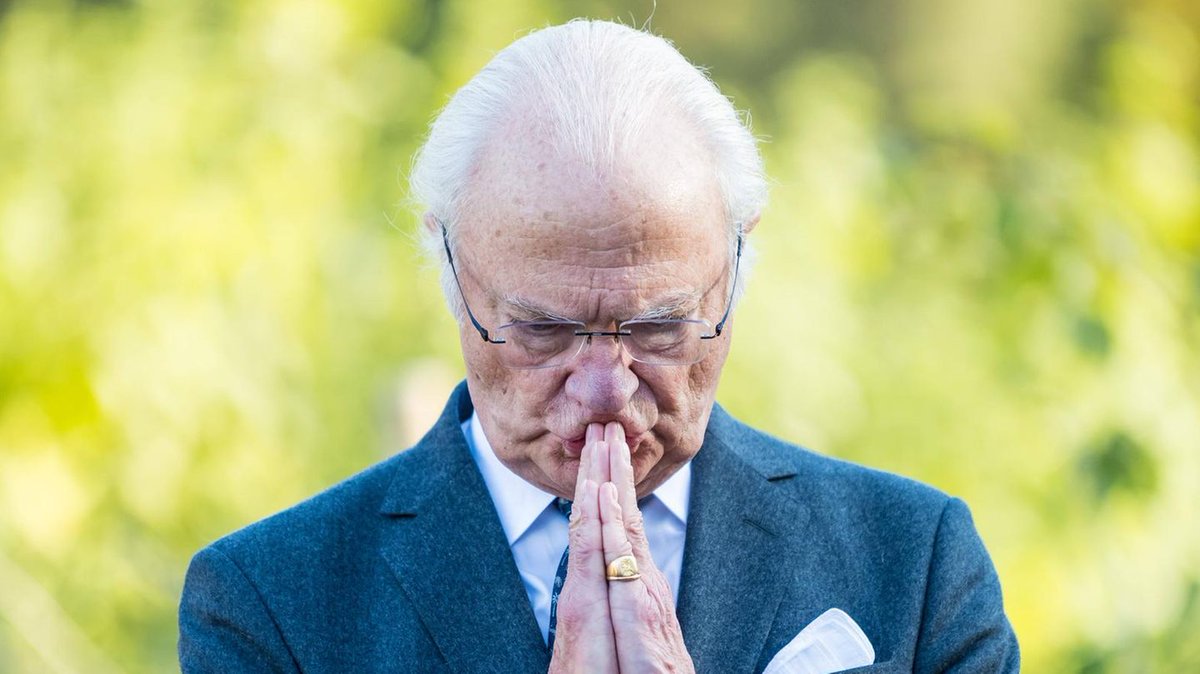 Im schwedischen Örebro kamen zehn Menschen bei einem Amoklauf ums Leben. König Carl Gustaf meldet sich noch am selben Tag persönlich zu Wort. gala.de/royals/skandin…
