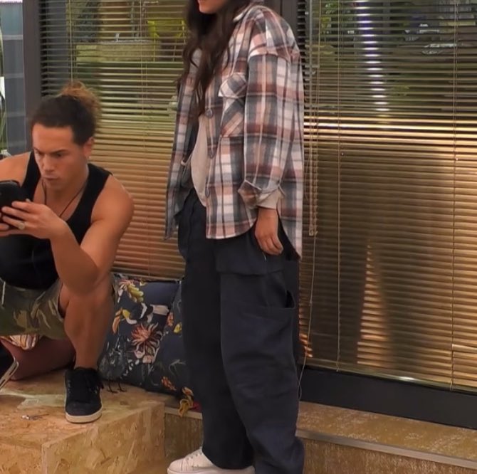 juridicozeudibr's tweet image. sendo que nossa gay ganhou 2 livramentos de uma vez, obrigada senhor 🕊️