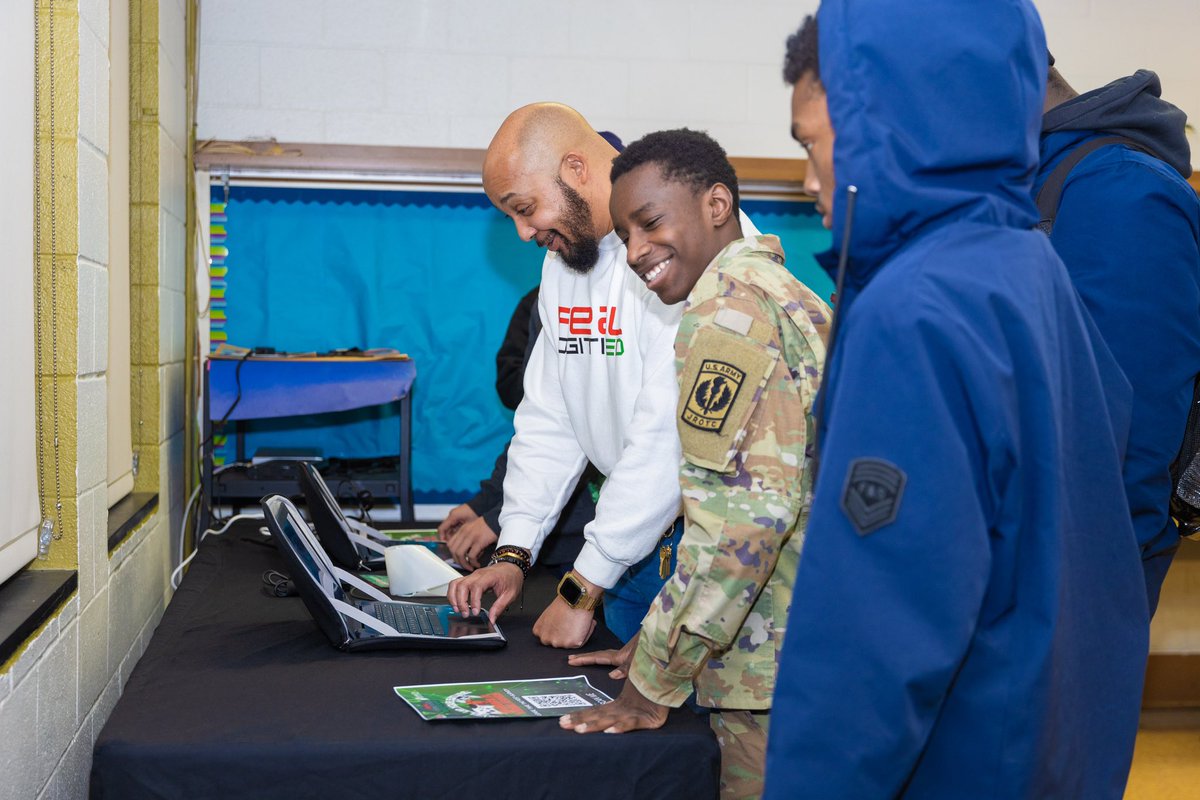 🚀🔥 The first-ever REAL Creators Bootcamp was a success! In partnership with @RecnParks, we introduced students to career paths in gaming &amp; esports.

🎯 Next up: Brand Building with  on 02/10! High school students, don’t miss out! 

Register now ⬇️
🔗 bit.ly/rcbcyi